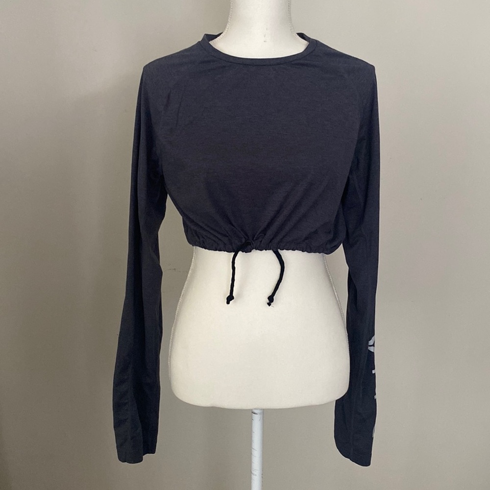 Long sleeve cropped Reebok shirt